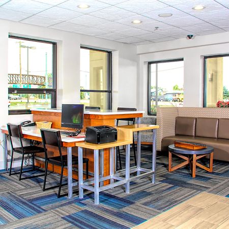 Holiday Inn Express Rochester - Greece By Ihg Exterior foto