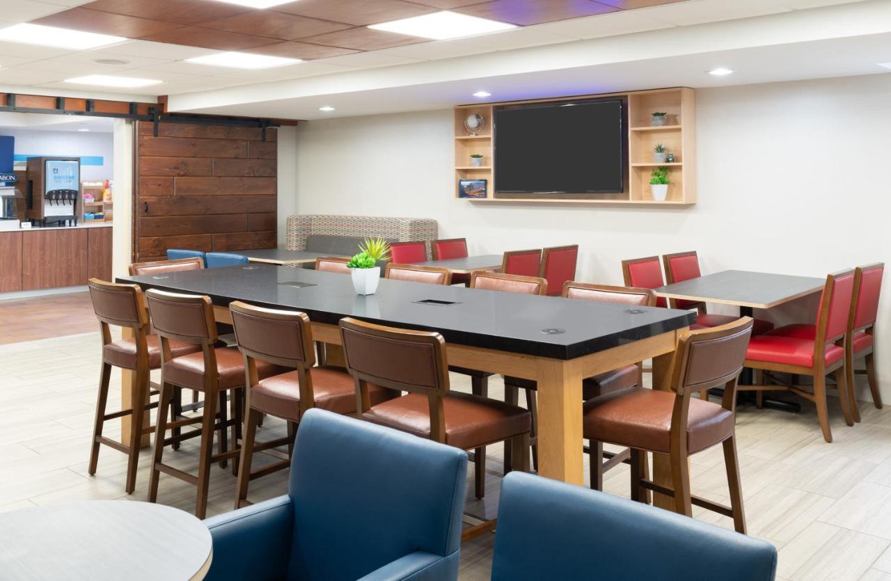 Holiday Inn Express Rochester - Greece By Ihg Exterior foto
