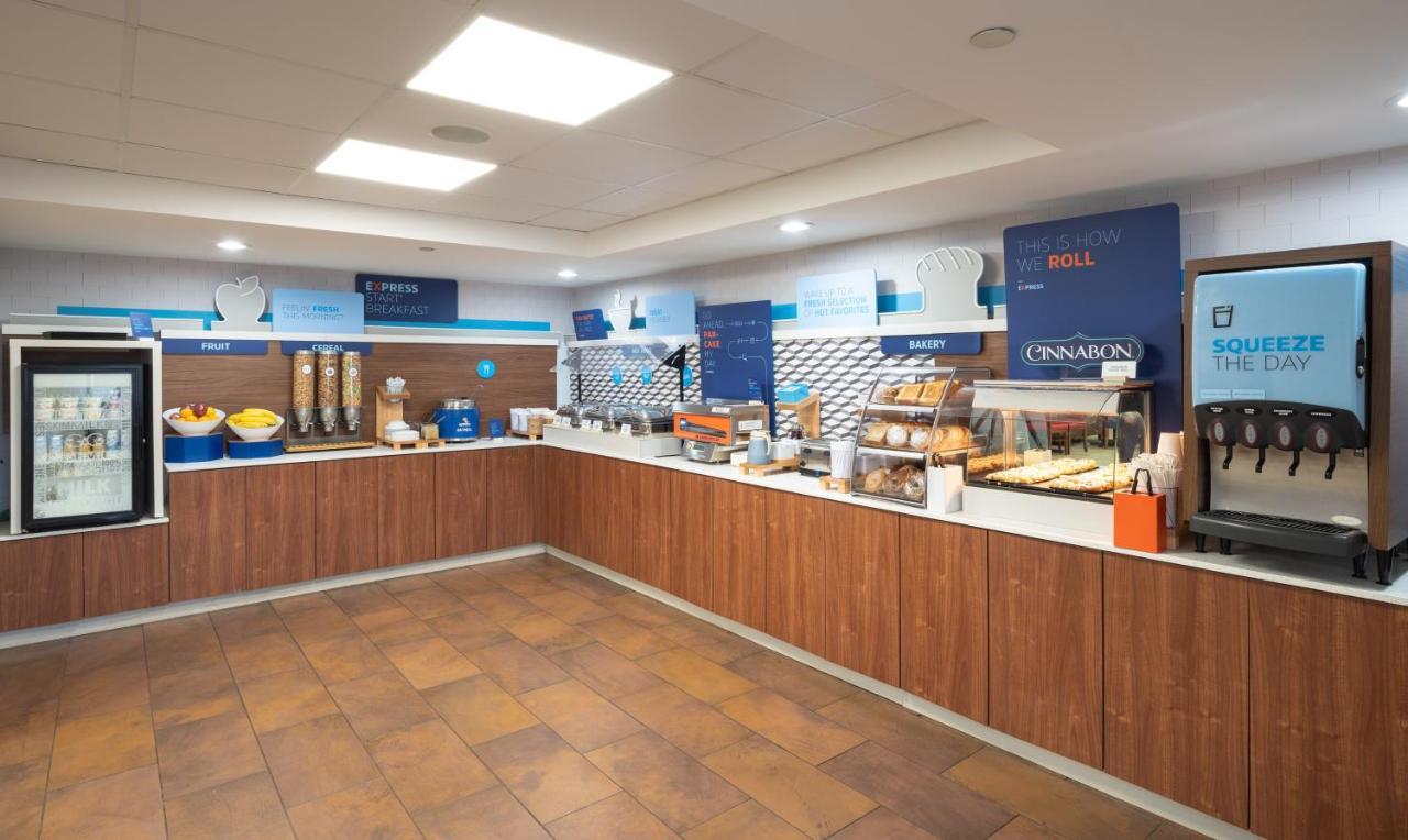 Holiday Inn Express Rochester - Greece By Ihg Exterior foto